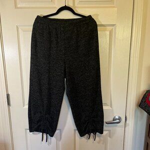 "Moon Light"  knit Capri pants, size M.  Blend of cotton, polyester,  and rayon.